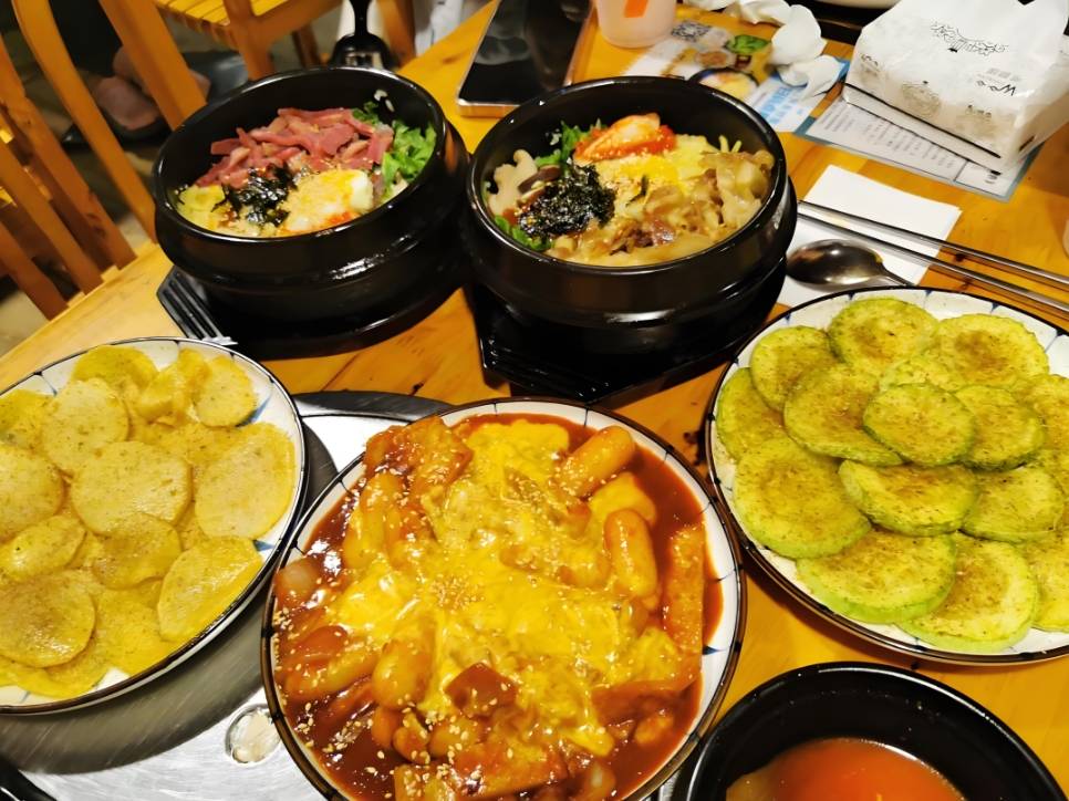 餐厅一顿饭可能抵得上普通人一个月的薪水九游会登录j9入口上海6家“高大上”的(图8)