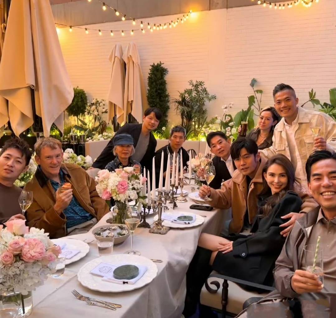 古堡婚礼到五口之家童话爱情照进现实九游会